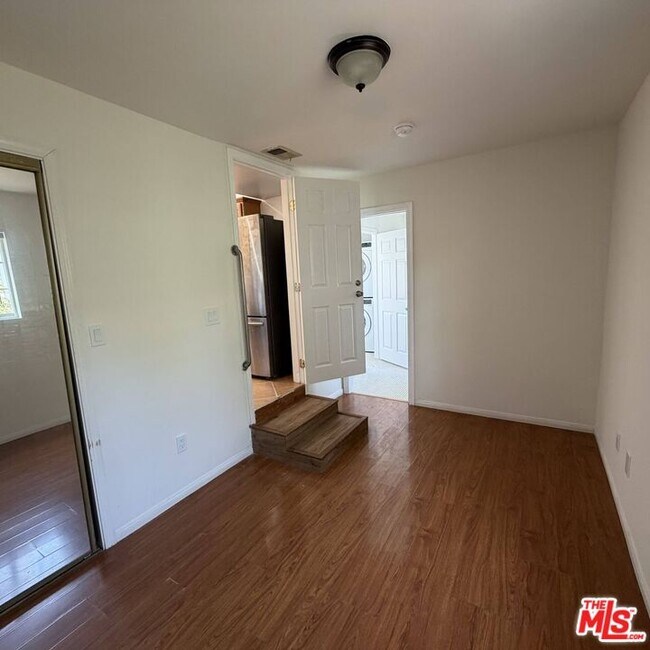 Building Photo - 1104 N Frederic St