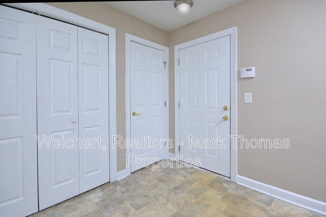 Building Photo - 929 Morreene Rd