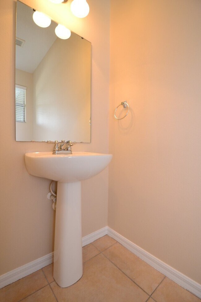 Building Photo - 408 Habitat Way