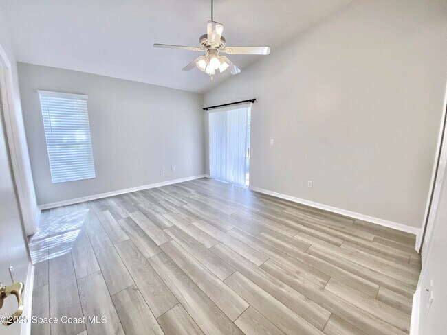 Building Photo - 1760 Sun Gazer Dr