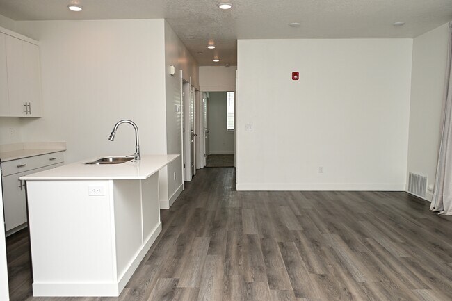 Building Photo - 460 W 15 S