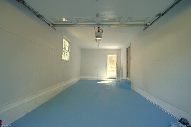 Building Photo - 18 Overbrook Rd