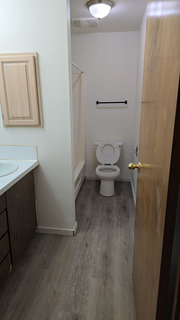 Building Photo - 2 Bedroom Duplex in Shelton