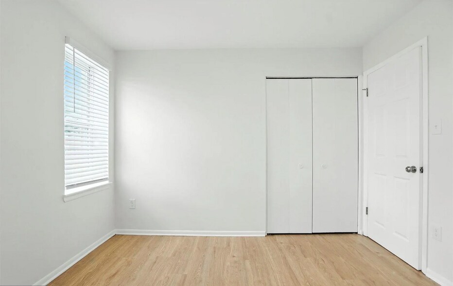 Bedroom 2 - 800 E North Ave
