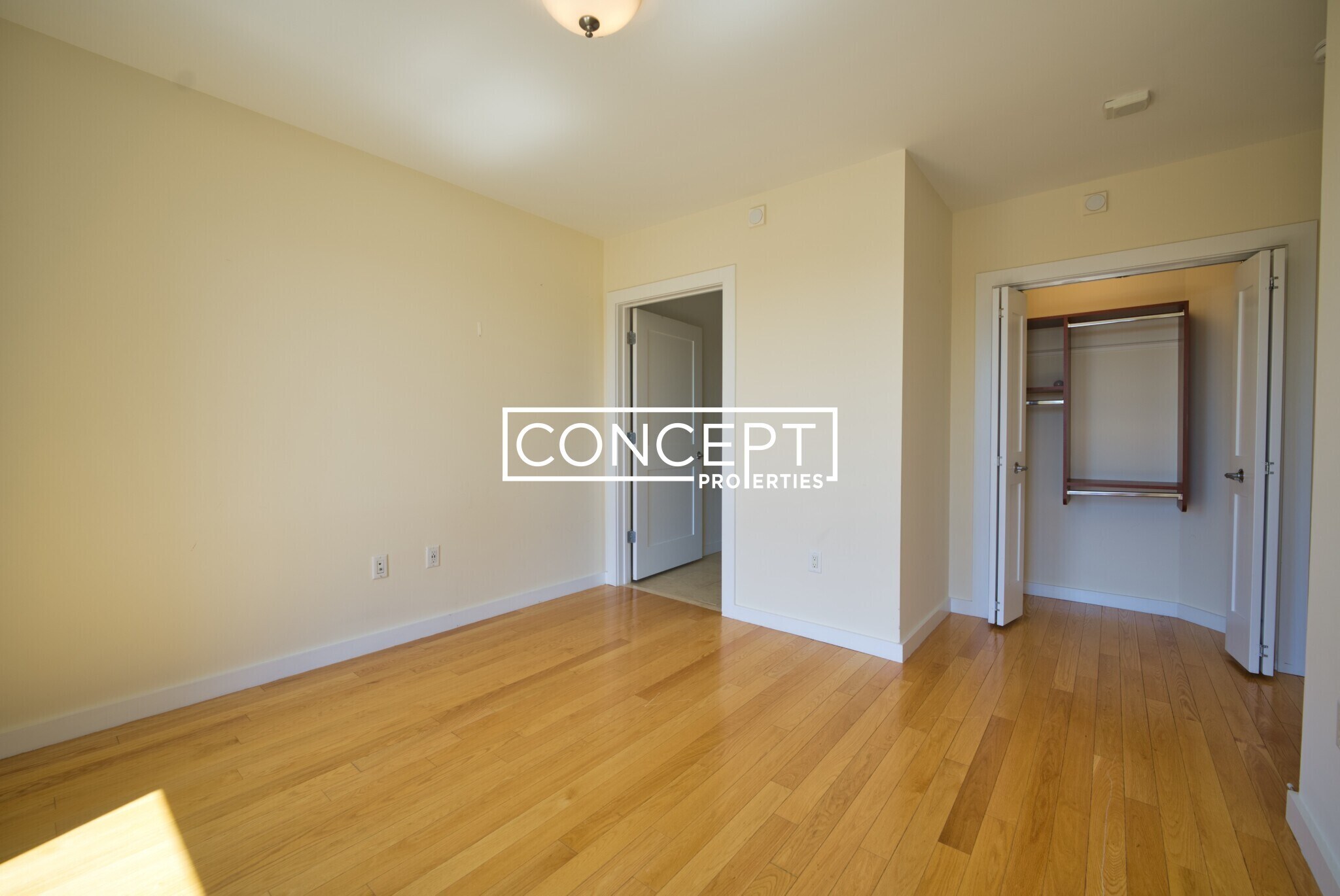 Building Photo - 5 Manor St