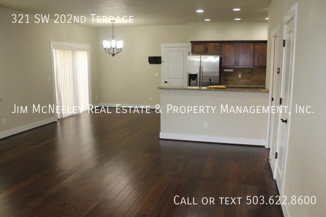 Building Photo - Upscale 3 Bedroom Home in Baseline Woods!