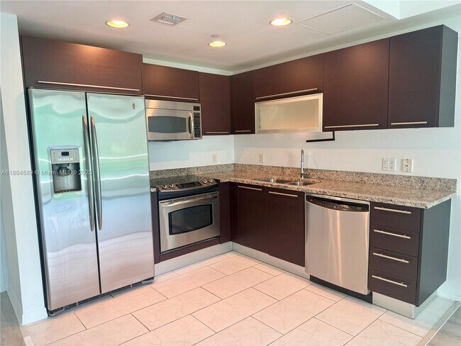 Building Photo - 951 Brickell Ave