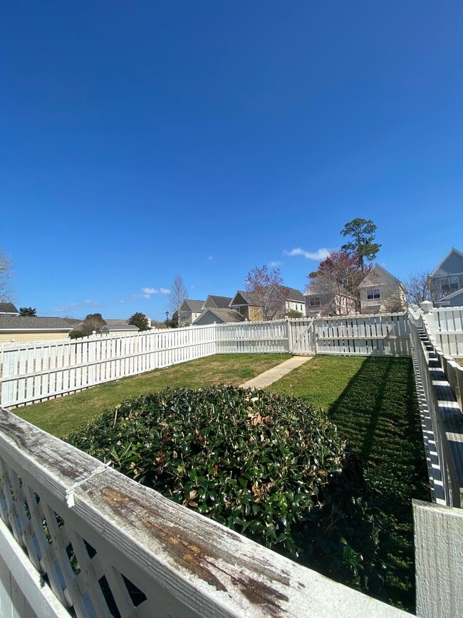 Building Photo - 3673 Longfellow Rd