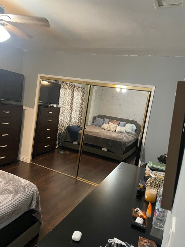 Building Photo - 2058 W 84th Pl