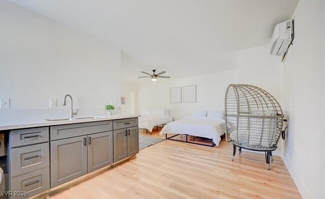 Building Photo - 1821 E Oakey Blvd