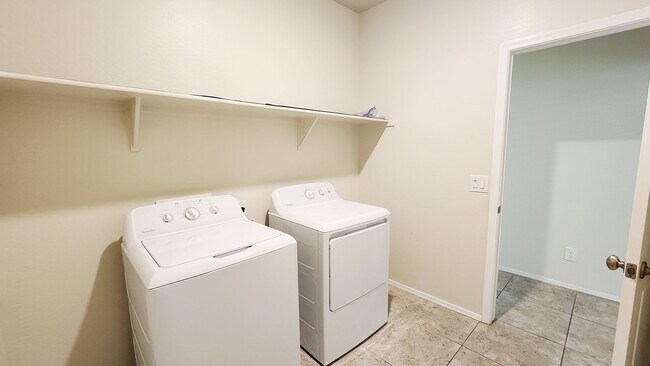 Building Photo - 3 bed in Casa Grande!