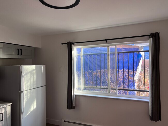 Building Photo - 1632 Chester St