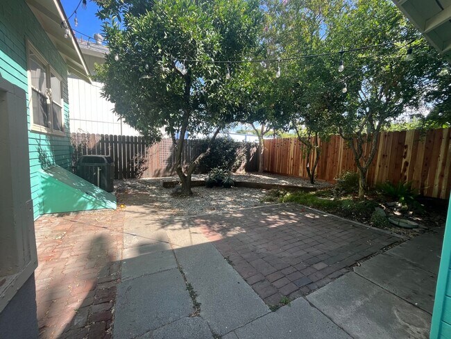 Building Photo - Beautiful 2bed 1bath home in Downtown Sacramento