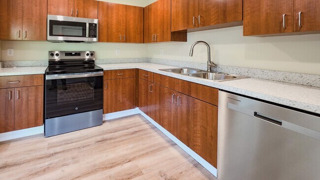 Building Photo - Knoxville 37921 - Brand New 3 Bedroom, 2 Full Bath Duplex Unit near downtown and Western Avenue -...