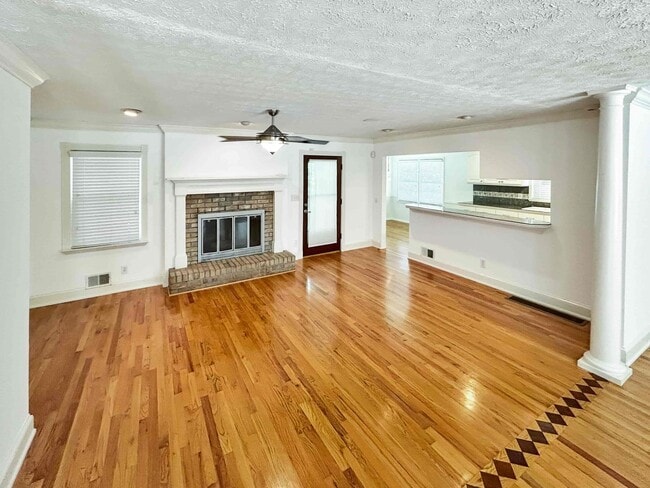 Building Photo - Spacious 3 BR/2 BA Duplex in Austell!