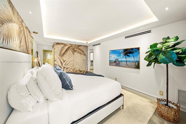 Building Photo - 2301 Collins Ave