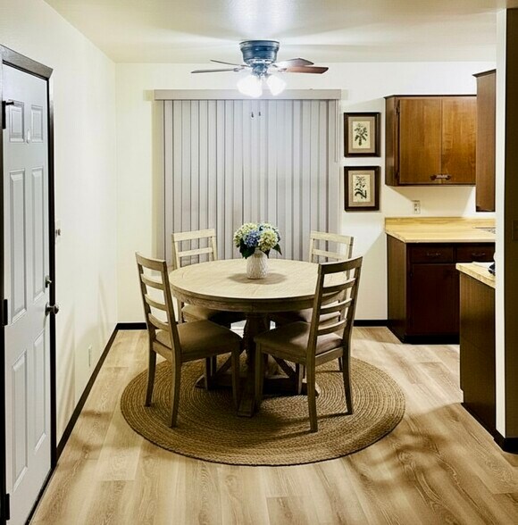 Dinette - 805 E Cedar Ave