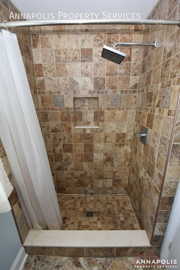 Building Photo - 1750 Aberdeen Cir