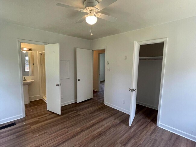 Building Photo - 403 Sheffield Dr