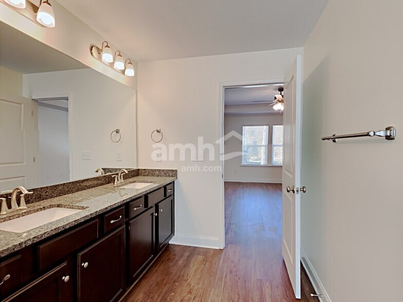 Building Photo - 129 Dog Path Trl