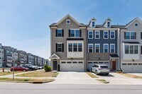Building Photo - ***Pending*** Beautiful 4BR End-Unit Townhome in Prime Apex Location!