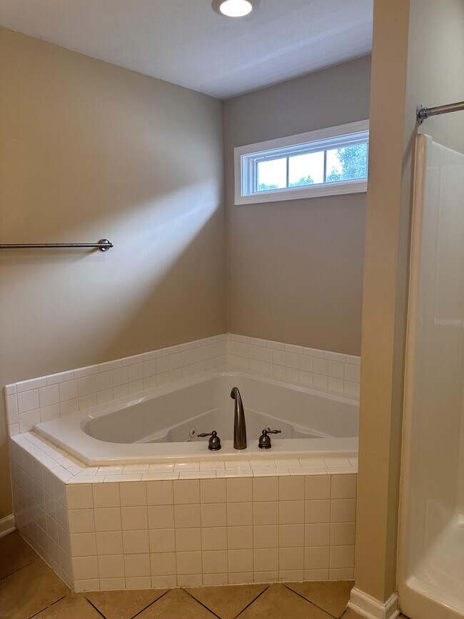 Building Photo - 39 Abbey Ct