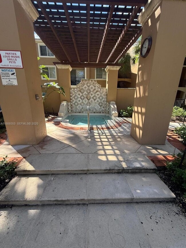 Building Photo - 8040 N Nob Hill Rd