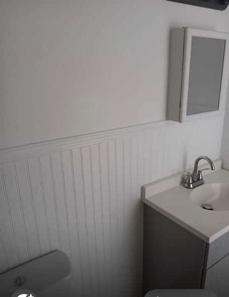 Building Photo - 710 W Starr Ave