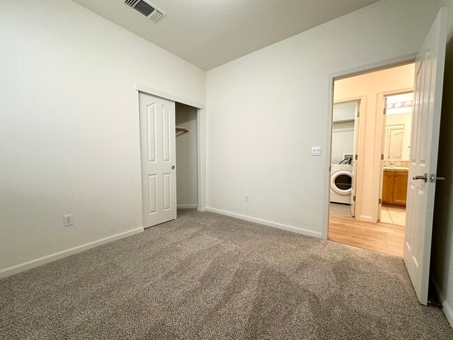 Building Photo - Spacious 3 bedroom 2 bath home in Rancho Cordova!!