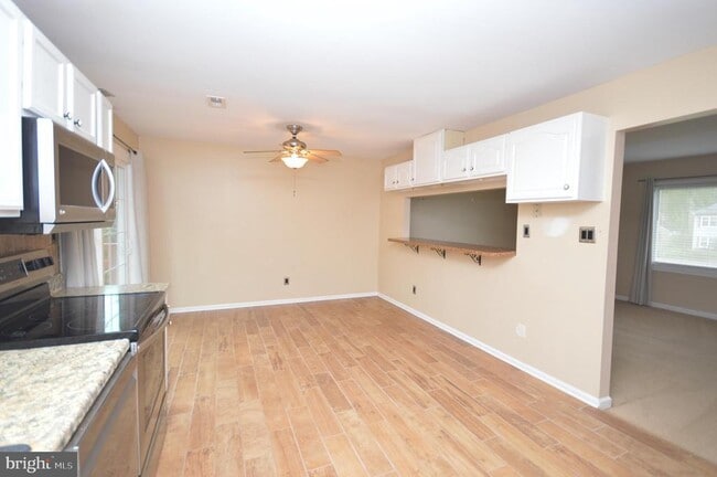 Building Photo - 7017 Lombard Ln