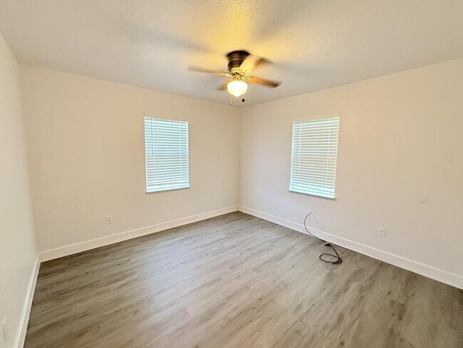 Building Photo - 610 W Avenue B