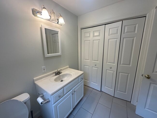 Building Photo - 18 Edgemoor Cir