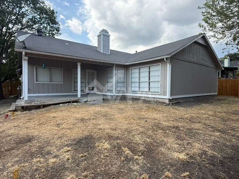 Building Photo - 6822 Raintree Forest