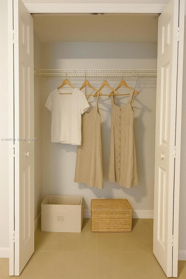 Building Photo - 1270 SE 28th Ct