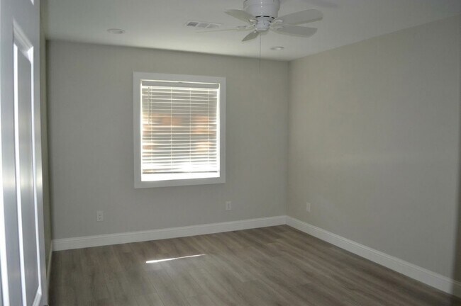 Building Photo - 14923 Perthshire Rd