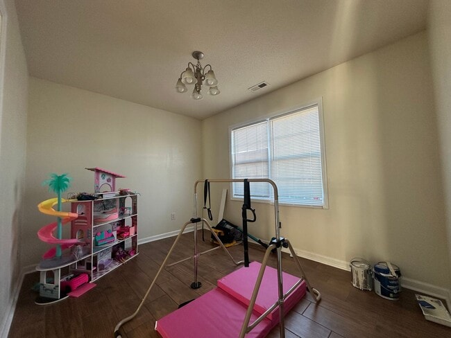 Building Photo - 101 Spain Dr