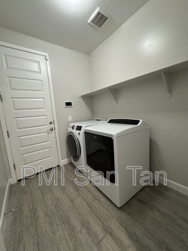 Building Photo - 4350 E Mesquite St