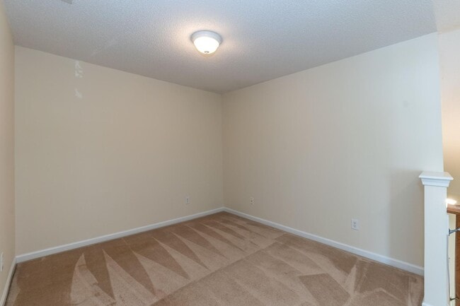 Building Photo - Four Bedroom Home!