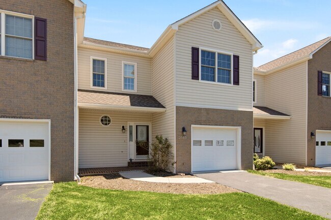 Building Photo - 2645 Blossom Trail E