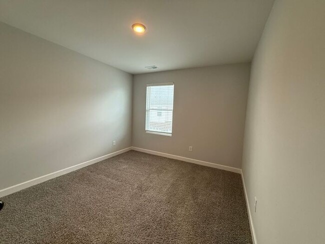 Building Photo - FOR RENT - Beautiful Townhome in Henderson...