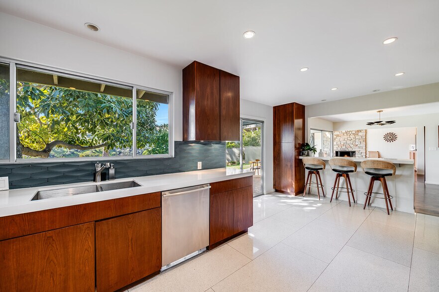 Building Photo - 2431 Carman Crest Dr