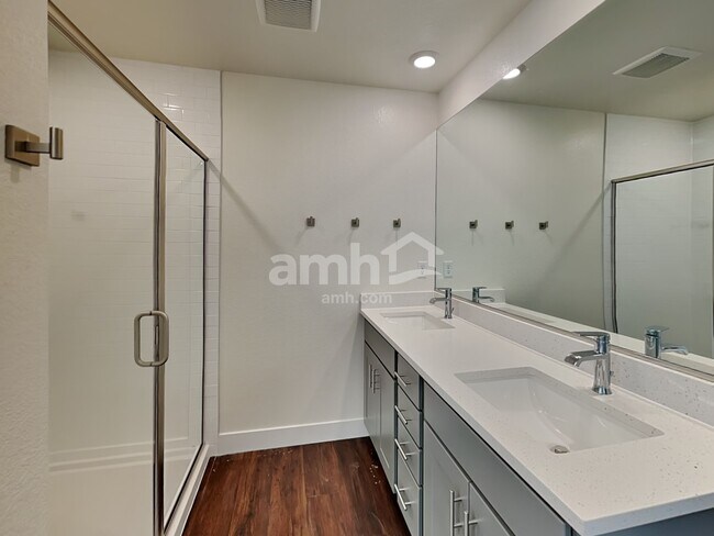 Building Photo - 3970 Wyedale Way