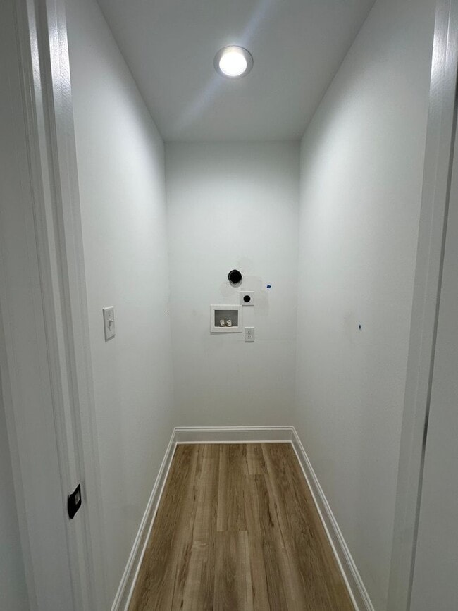 Building Photo - Beautiful new townhouse located in the new...