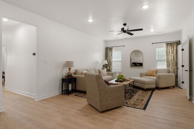Building Photo - 8818 Cantera Dr