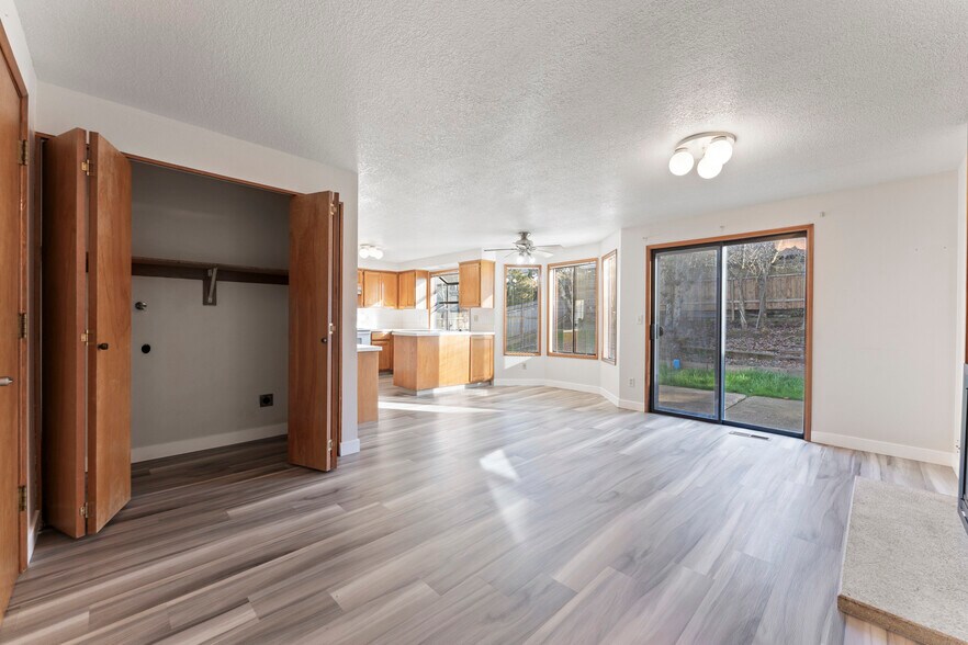 Building Photo - 7050 SW 174th Ave
