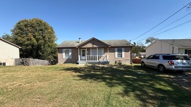 Building Photo - Nice three bedroom with bonus room in Laverne