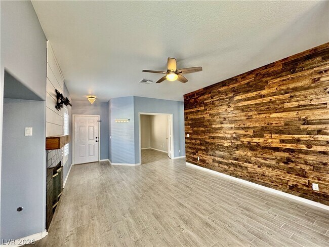 Building Photo - 8645 Emerald Grove Way