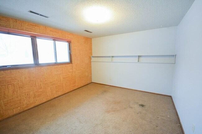 Building Photo - 1613 8th Ave SE