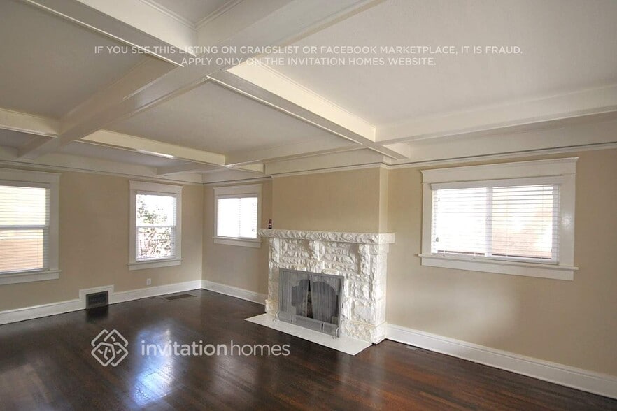 Building Photo - 1613 W 49th St
