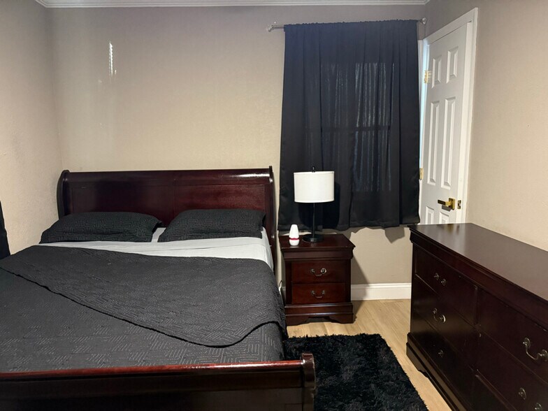 Building Photo - 14 Oneda Dr